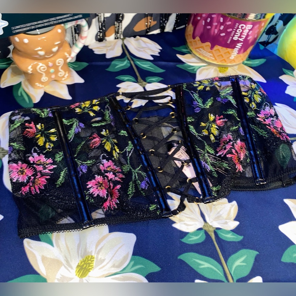 VICTORIA SECRET VERY SEXY EMBROIDERED        FLORAL SHEER GARTER BELT